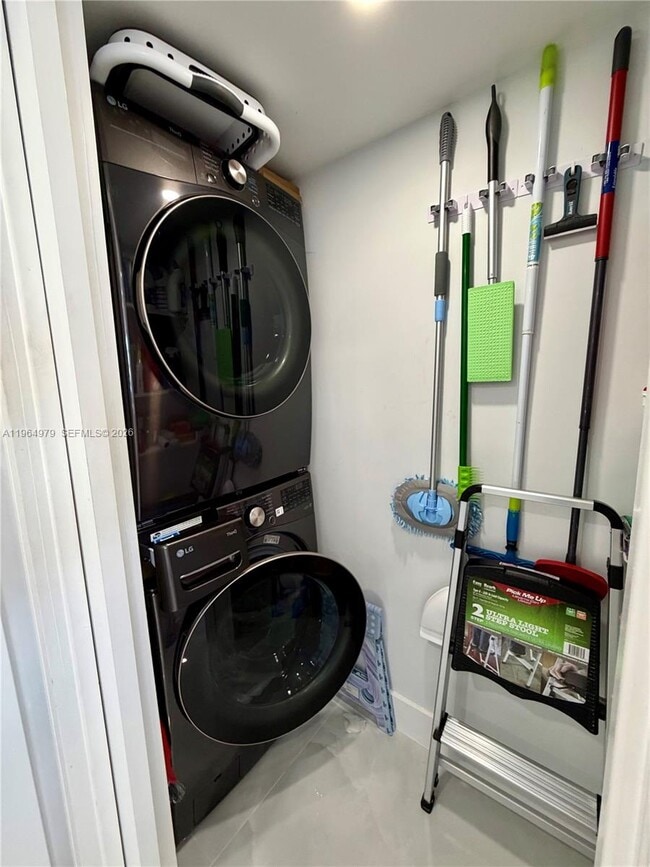 Building Photo - 1920 S Ocean Dr