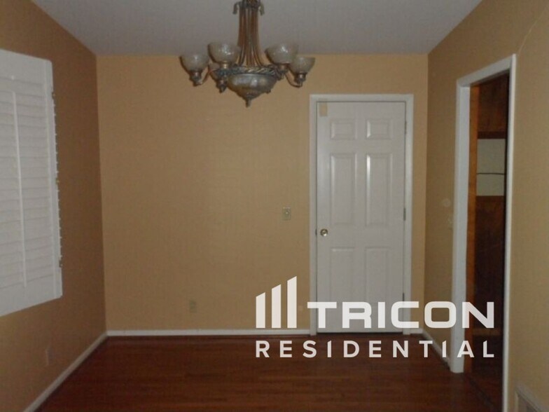 Building Photo - 2087 Meadowbrook Dr SW
