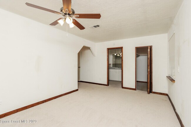 Building Photo - 811 Airport Ave SE