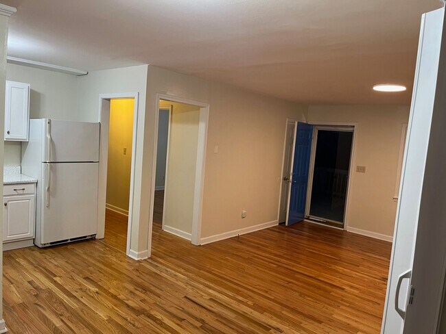 Building Photo - 4217 Colebrook Rd