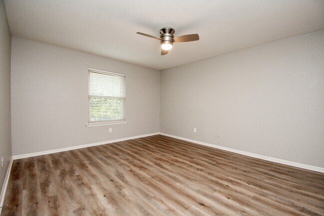 Building Photo - 7575 Katy Fwy