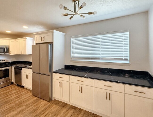 Building Photo - 4811 Live Oak St