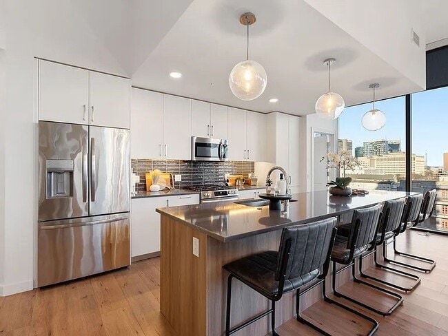 Building Photo - 1212 Demonbreun St