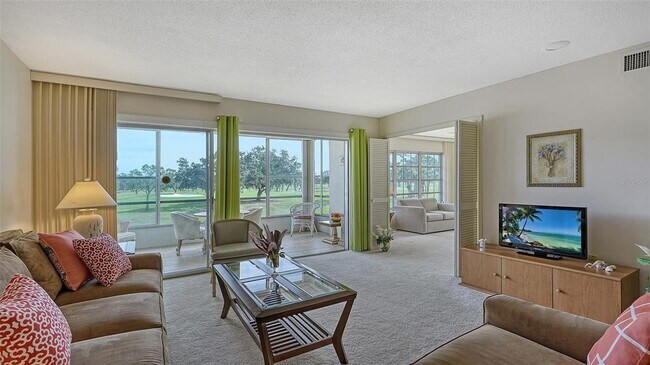 Building Photo - 7405 W Country Club Dr N