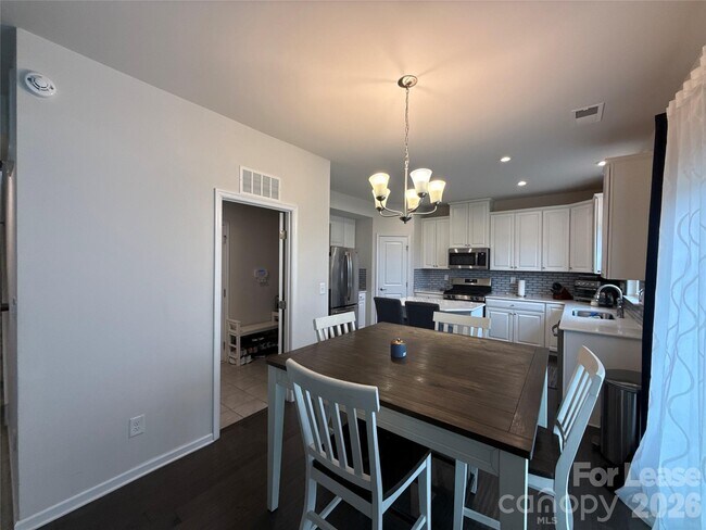 Building Photo - 1524 Scarbrough Cir SW