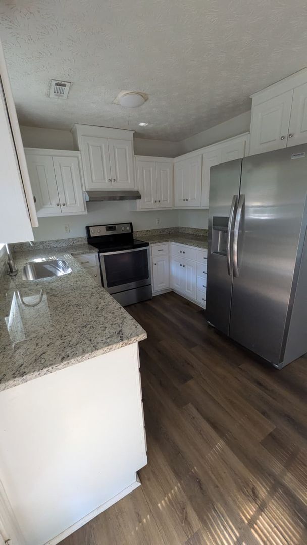 Building Photo - Charming 5 Bed/2 Bath home in Riverdale!