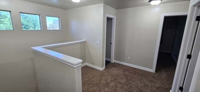 Building Photo - Pet Friendly Beautiful 3 Bed 3.5 Bath in R...