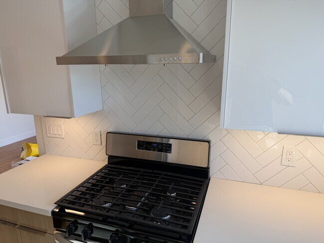 Building Photo - 4443 Clayton Ave