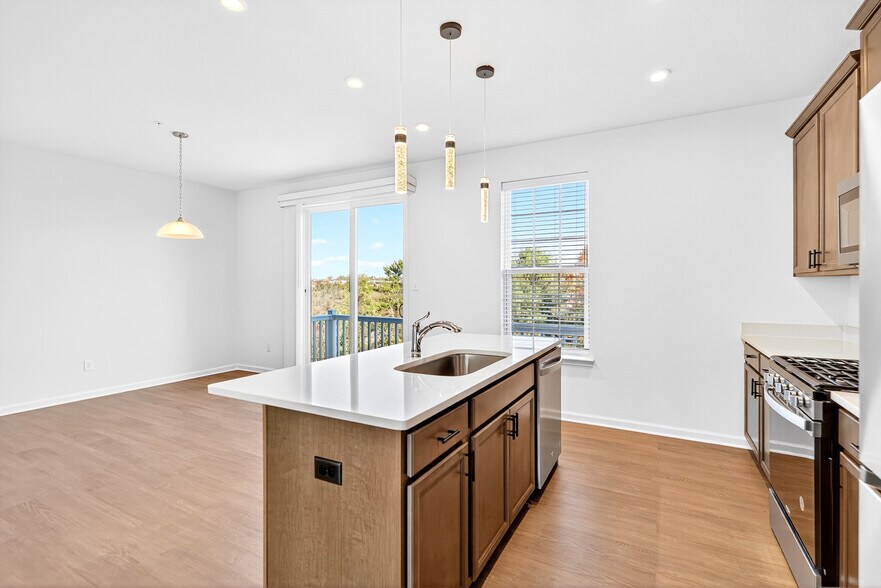 Building Photo - 600 Dana Dr