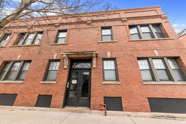 Primary Photo - 3 bedroom in Chicago IL 60618