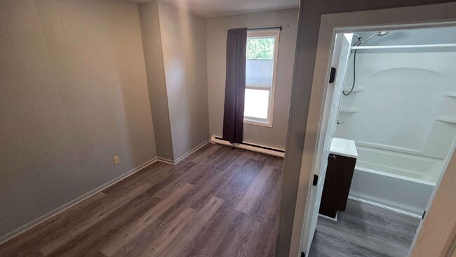 Building Photo - 1BR 1BA Main Level Unit - Tri-plex Property in Stillwater