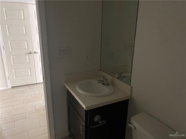 Building Photo - 16 Valeria St