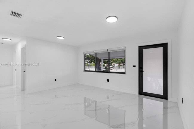 Building Photo - 1041 NW 199th St