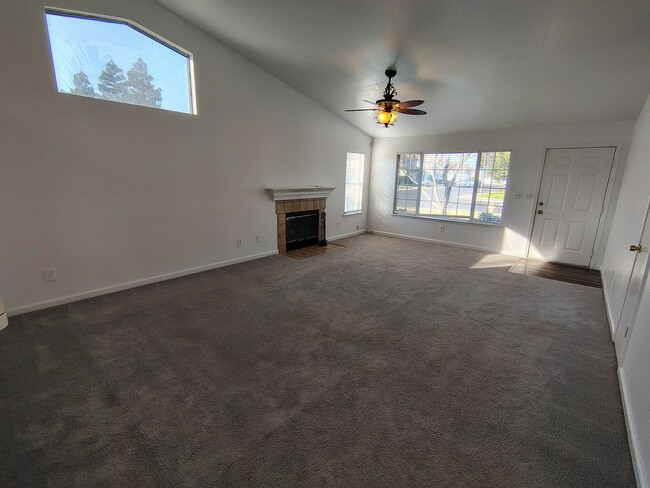 Building Photo - 2218 Heritage Manor Dr