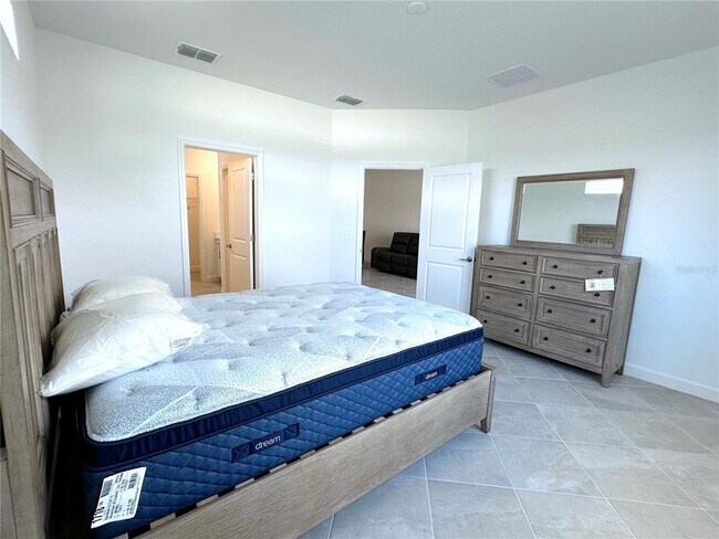 Building Photo - 8225 Shr Lk Dr