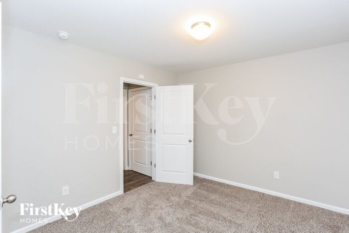 Building Photo - 5531 Tumbling Brook Ln