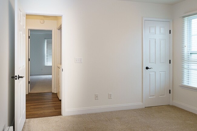 Building Photo - Three Bedroom House with Gated Backyard