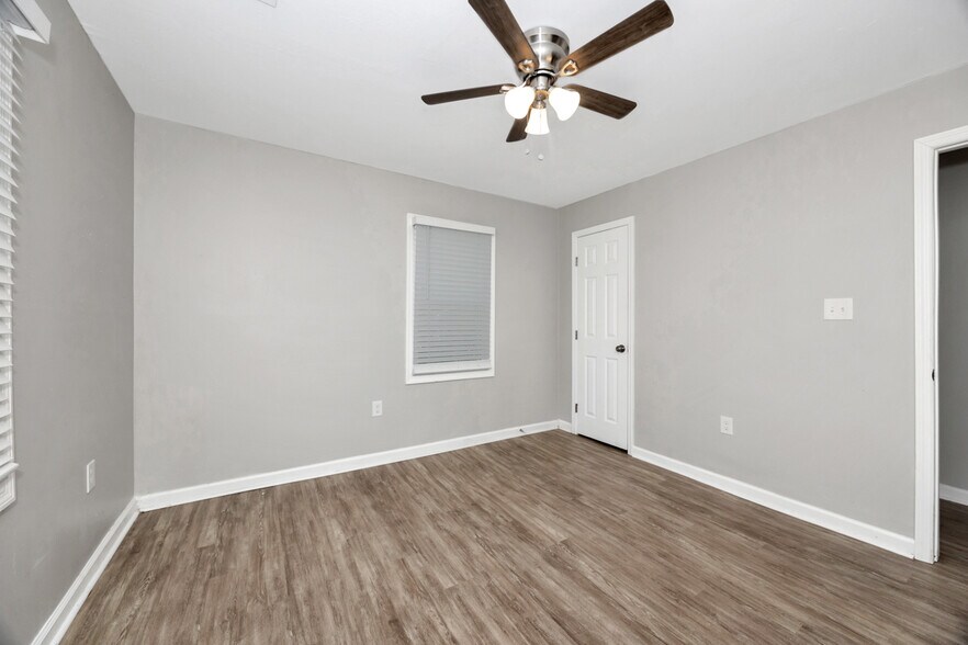 Building Photo - 907 Fairway Dr NW