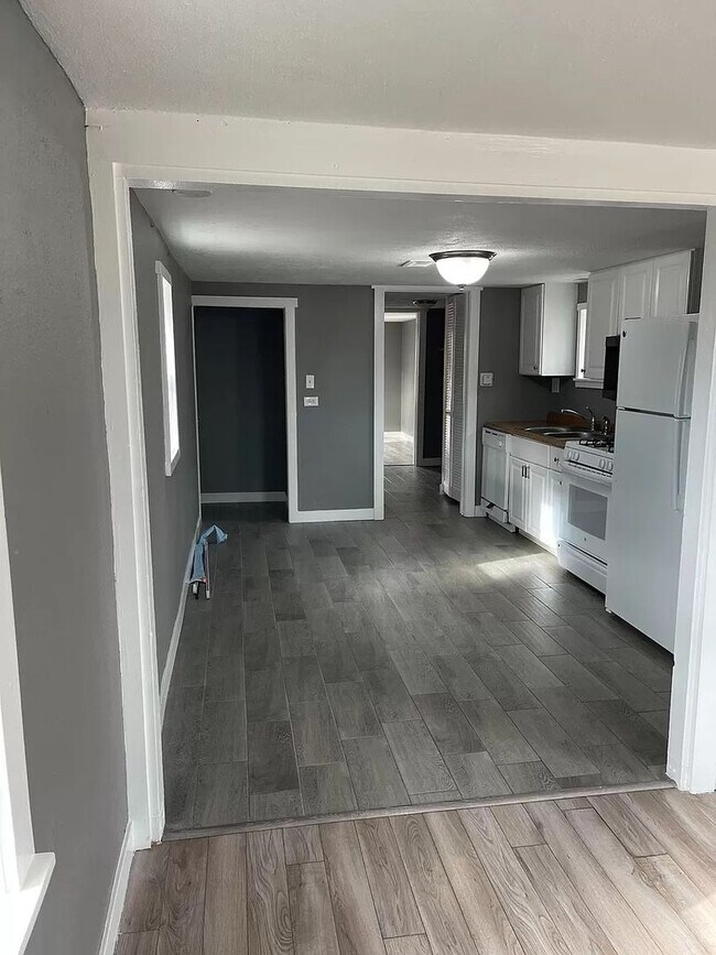 Building Photo - Spacious Railroad Style 1 bed/1 bath Home in Denver, CO- Available 8/21/26!