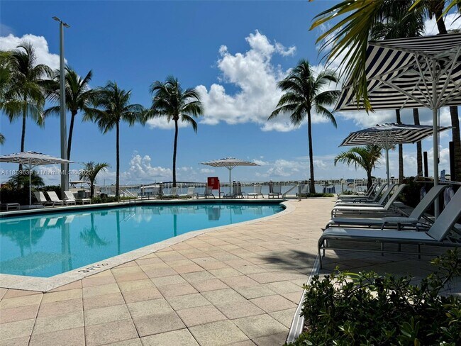 Building Photo - 2101 Brickell Ave
