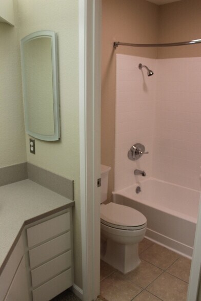 Building Photo - 1088 Cedar Gables Dr