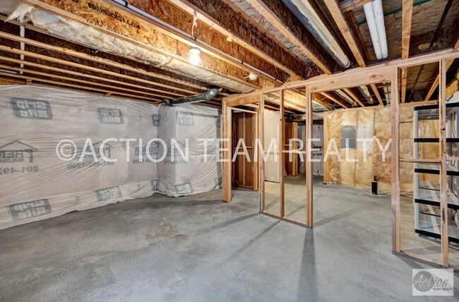 Building Photo - Beautiful Townhome in Bluffdale