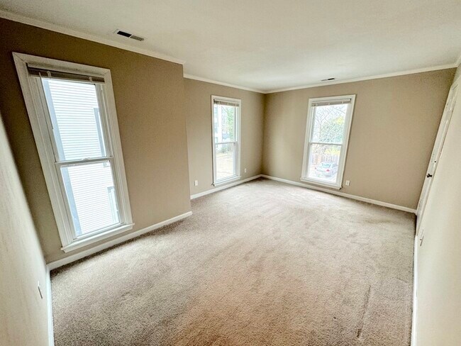 Building Photo - 1003 Green St