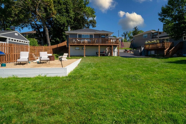 Building Photo - 525 Circle Dr