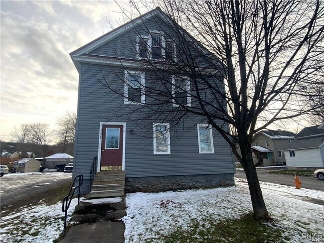 Building Photo - 1628 State St
