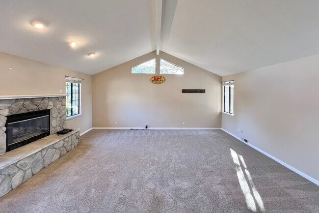 Building Photo - Hollister Home in Ridgemark Gated Community