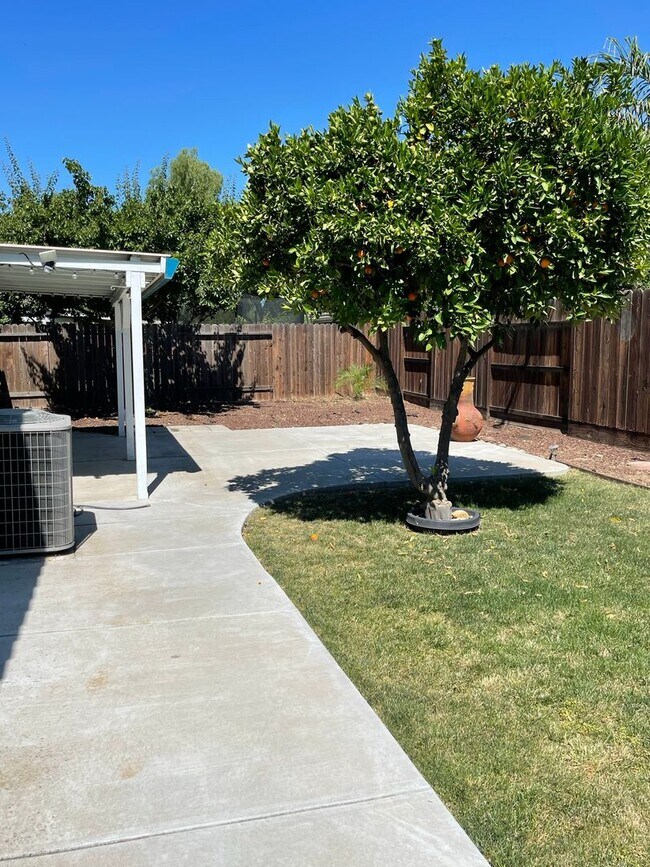 Building Photo - Beautiful 4 bed/ 2 bath home
