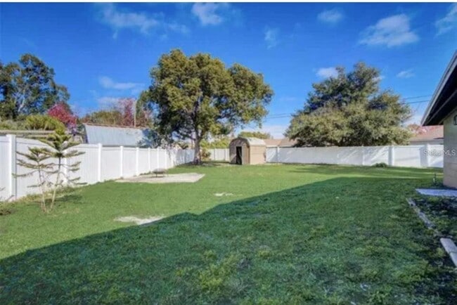 Building Photo - 5205 Chenault Ave