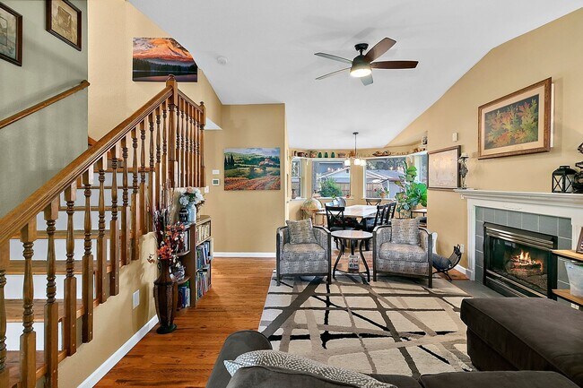 Building Photo - Lakeside Living in Lacey's Lake Forest Nei...