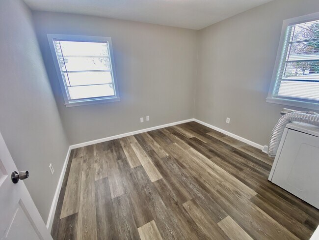 Building Photo - 1128 Maple Ave