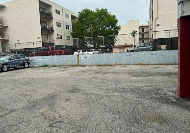 Building Photo - 6070 W 19th Ave
