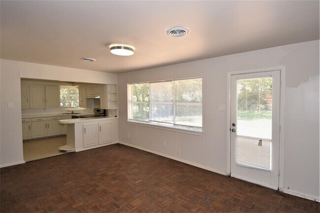 Building Photo - 6839 Walnut Hill Ln