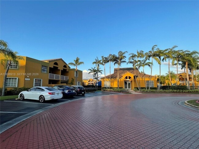 Building Photo - 9711 Fontainebleau Blvd