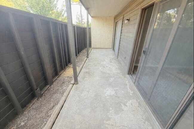 Building Photo - 3085 Walnut Bend Ln