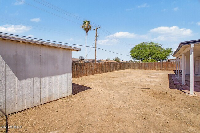 Building Photo - 4214 W Lewis Ave