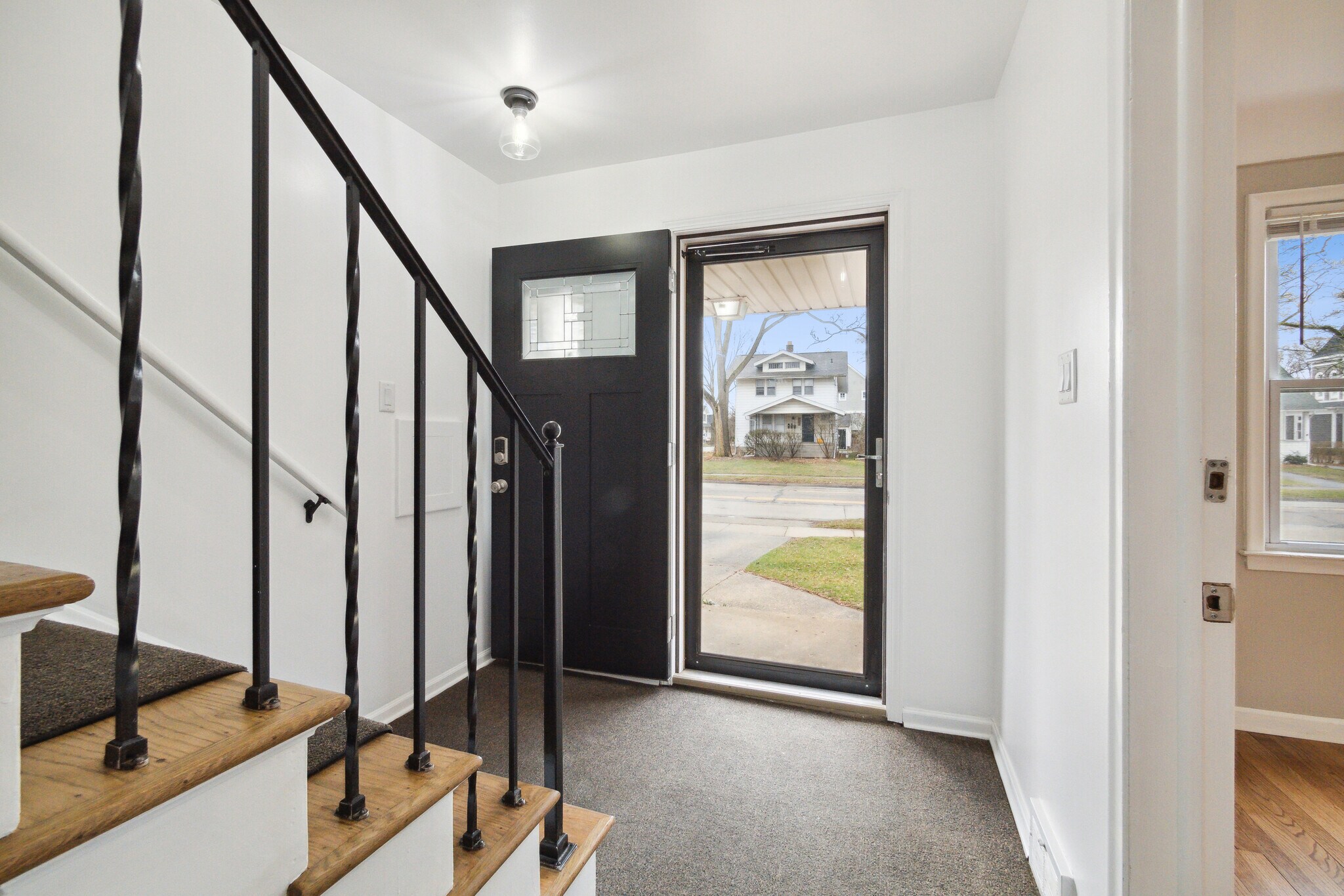 Front door entry - 204 Catalpa Dr