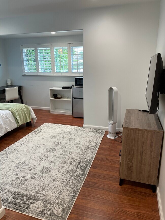 Primary Photo - 1047 Malua Dr