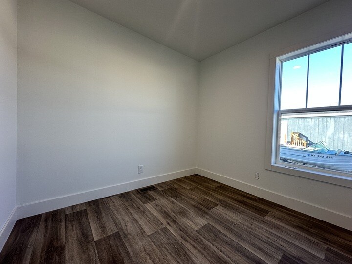 Building Photo - 16 Lapin St