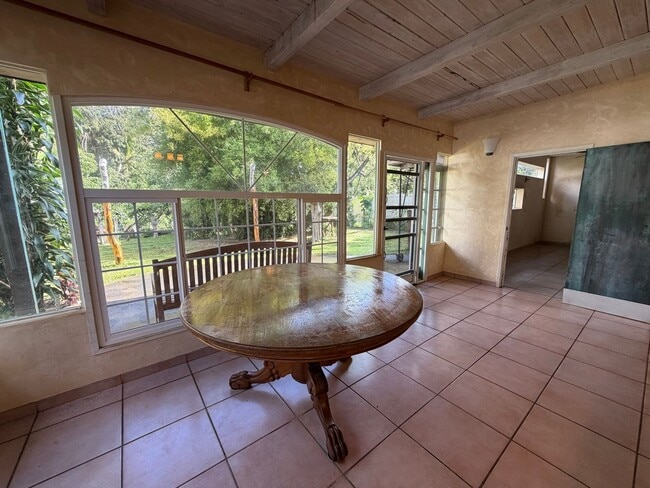 Building Photo - 465 Haiku Rd