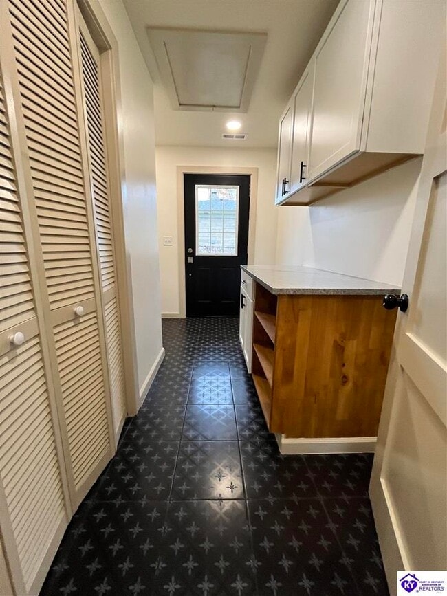 Building Photo - 1003 W Vine St