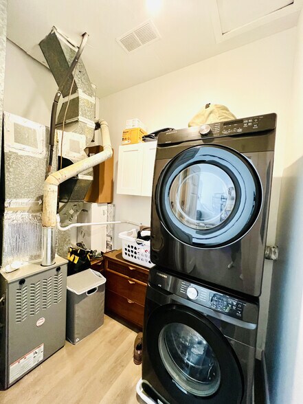 Washer/Dryer - 3200 Madison Ave