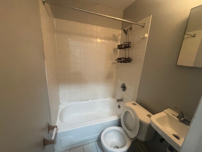 Building Photo - 64 Tuers Ave