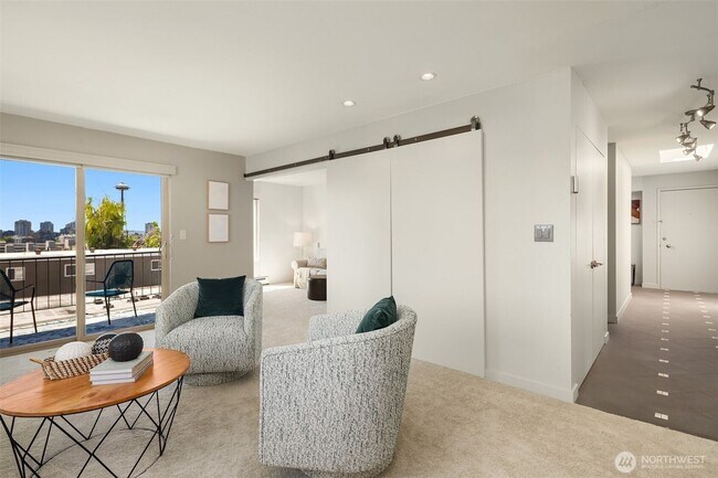 Building Photo - Top Floor Queen Anne Unit! (Beautiful views & 3 Parking Spaces)