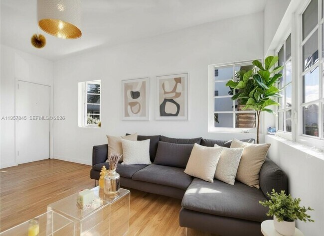 Building Photo - 727 14th Pl