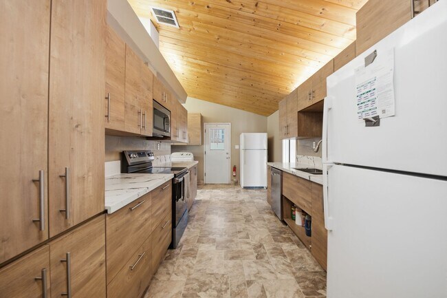 Building Photo - 5231 Remington Rd
