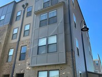 Building Photo - Stunning 3 Bed 2.5 Bath, Open Concept Town...